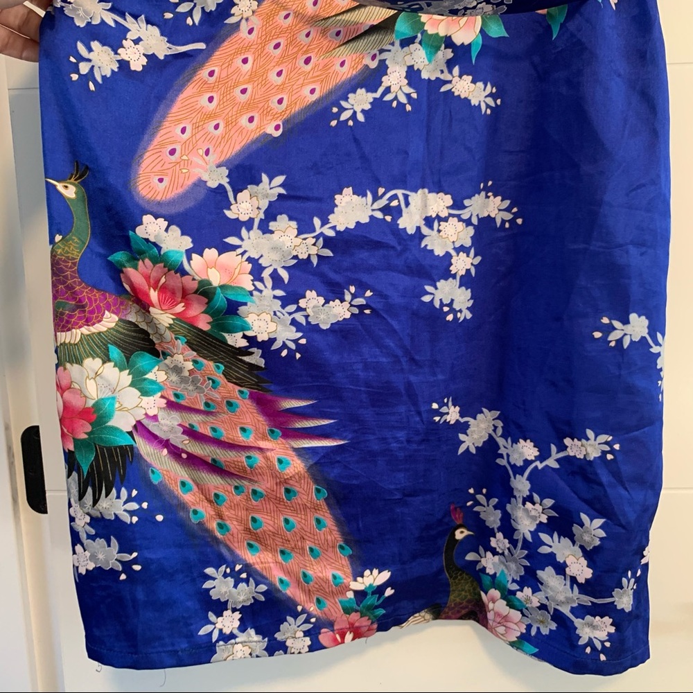 Patterned Peacock Robe & Camisole Set - Picture 9 of 16
